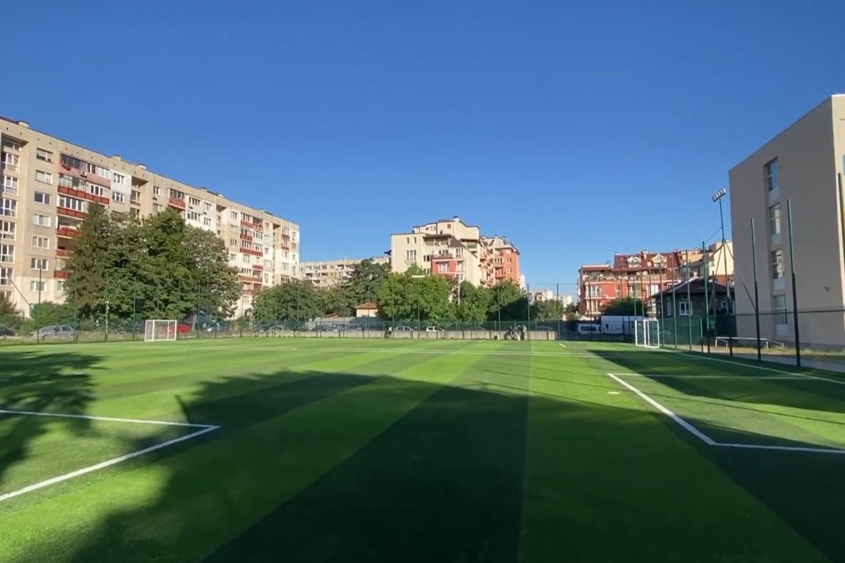 Обновиха спортната площадка на столичното СУ „Бачо Киро“