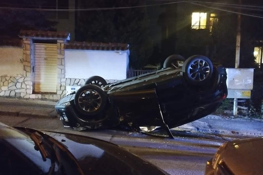 Лошо кацане: Шофьор приземи Мазда на таван в столичния Карпузица
