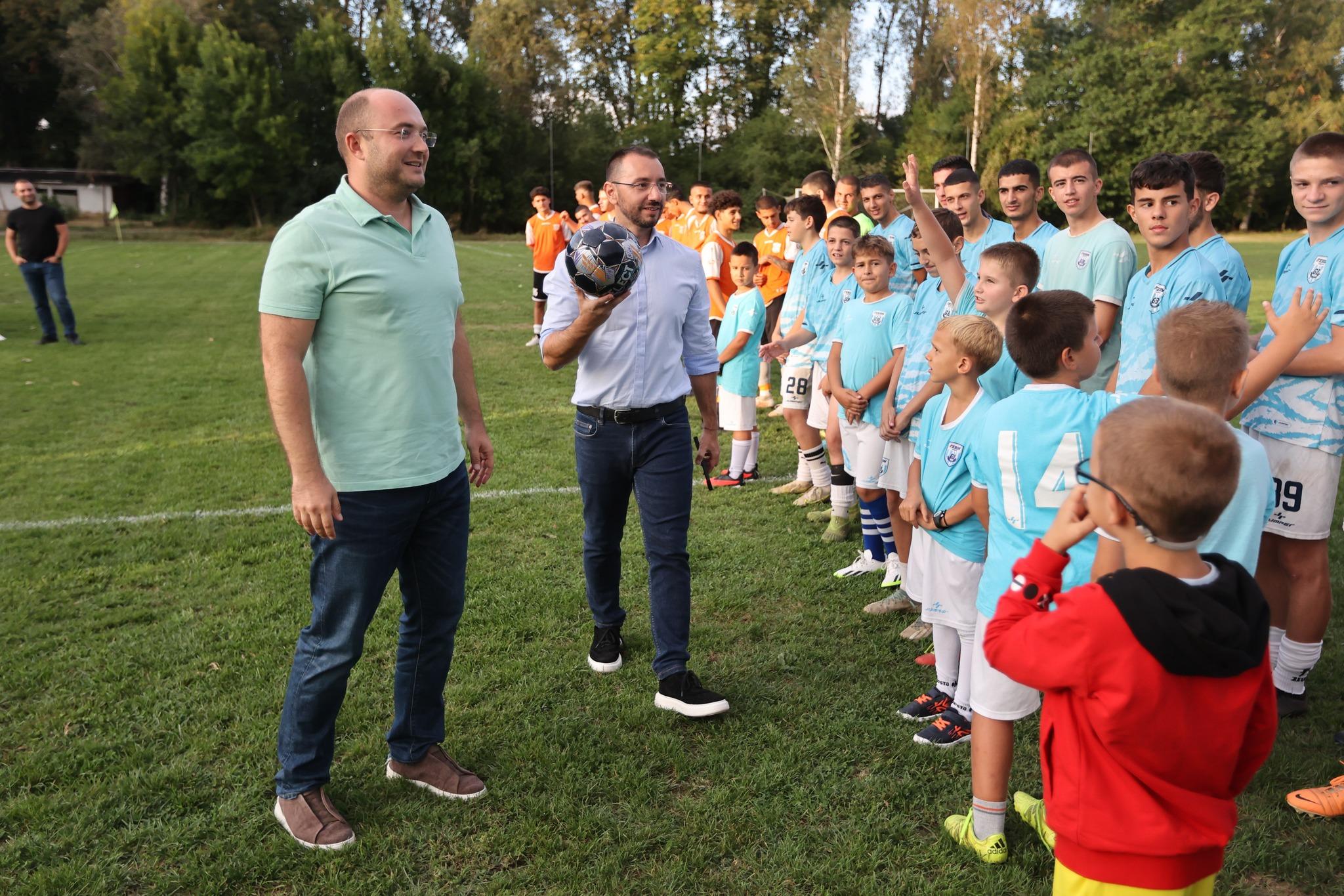 Деца и спортисти в Кубратово се радват на стадион бижу с ново осветление