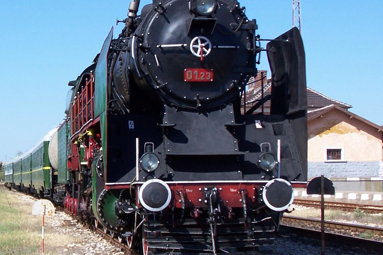 Влак с парен локомотив ще пътува между София и Мездра