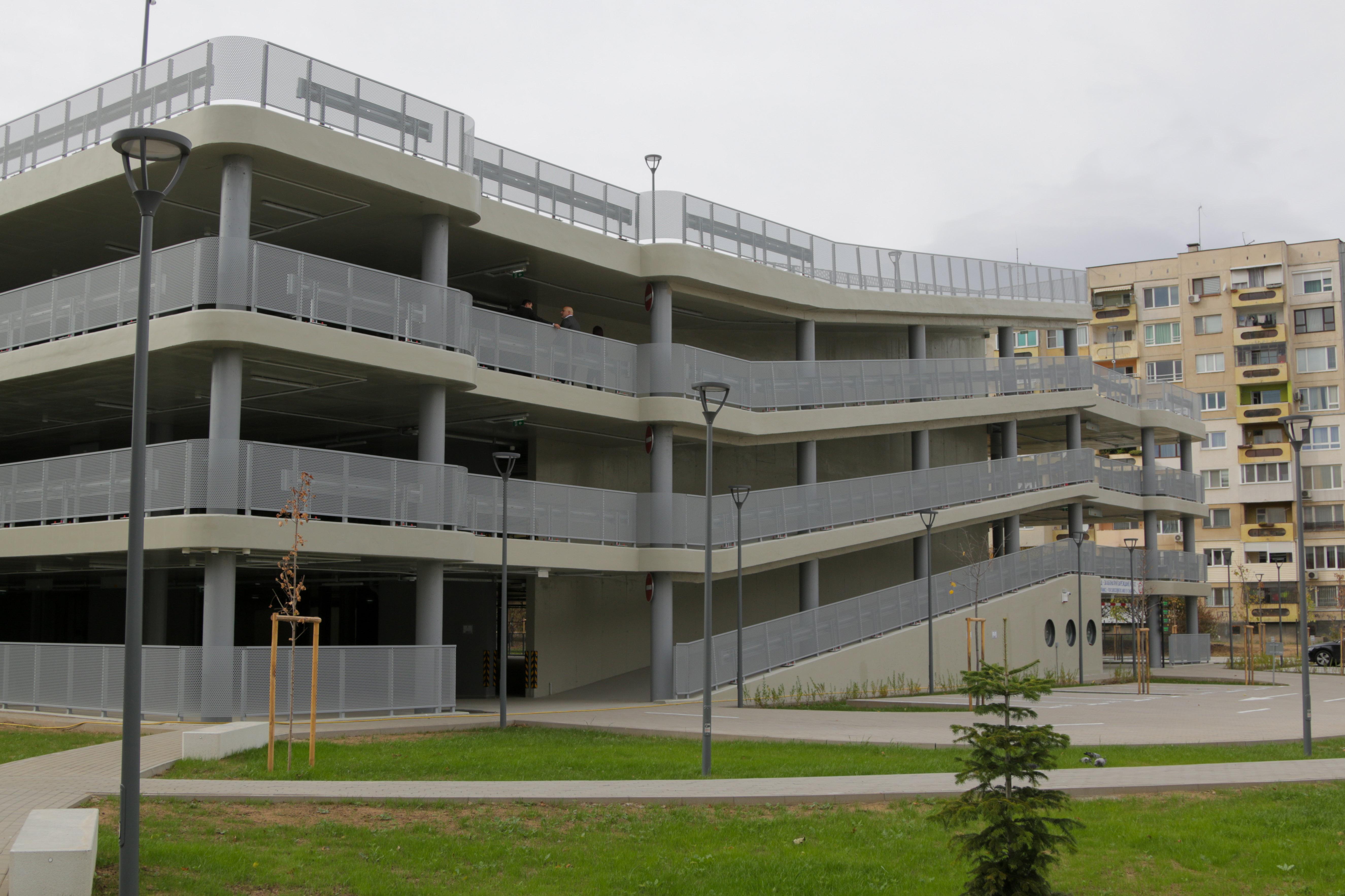 В столичния Надежда: Първият етажен паркинг в София е готов, има акт 16