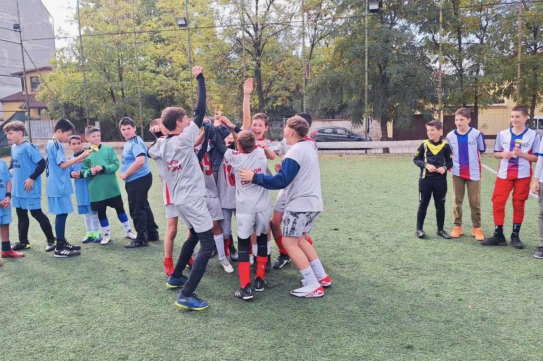 Деца от район Сердика мериха сили в турнир по футбол