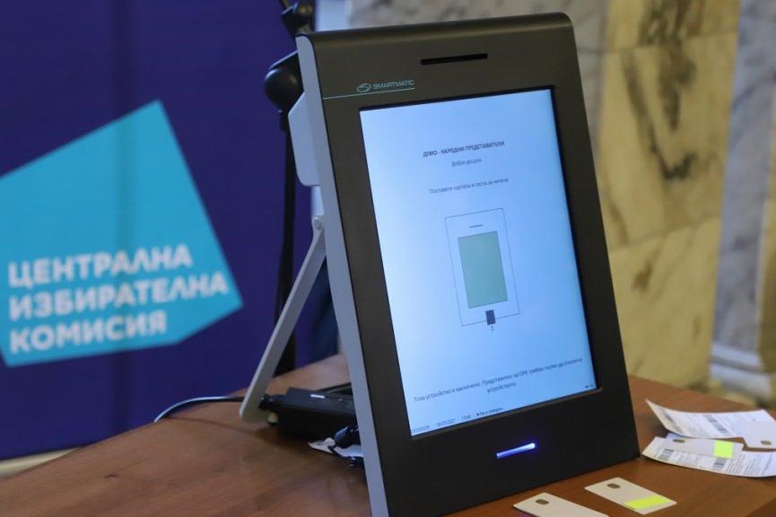 Показват на жителите в столичния Надежда как се гласува с машина