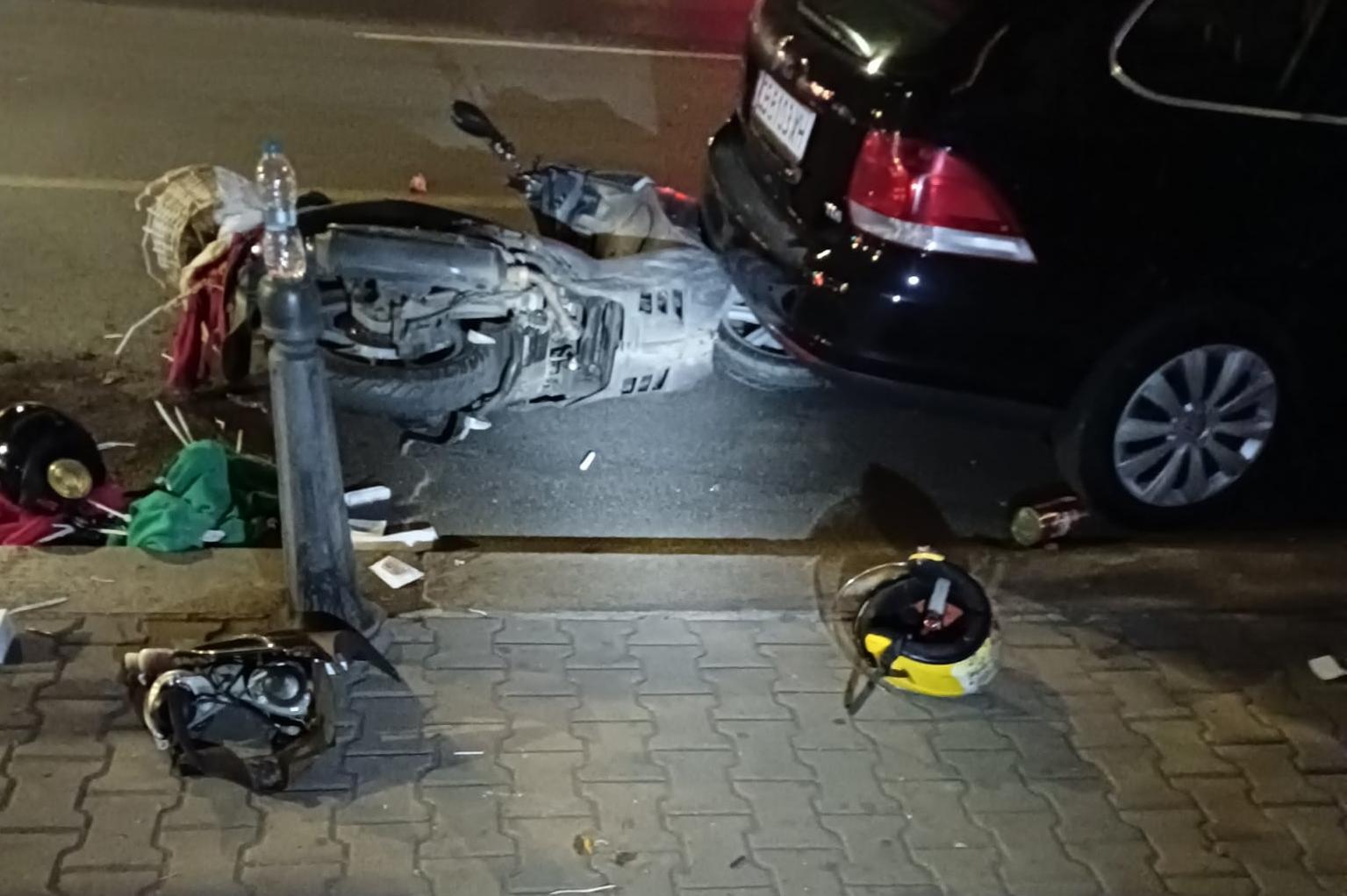 Скутер се заби в спрял автомобил в центъра на София, мъж е в болница