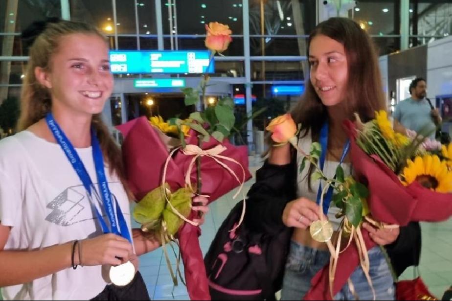 Гордост: Европейските шампионки до 16 г. по тенис кацнаха в София