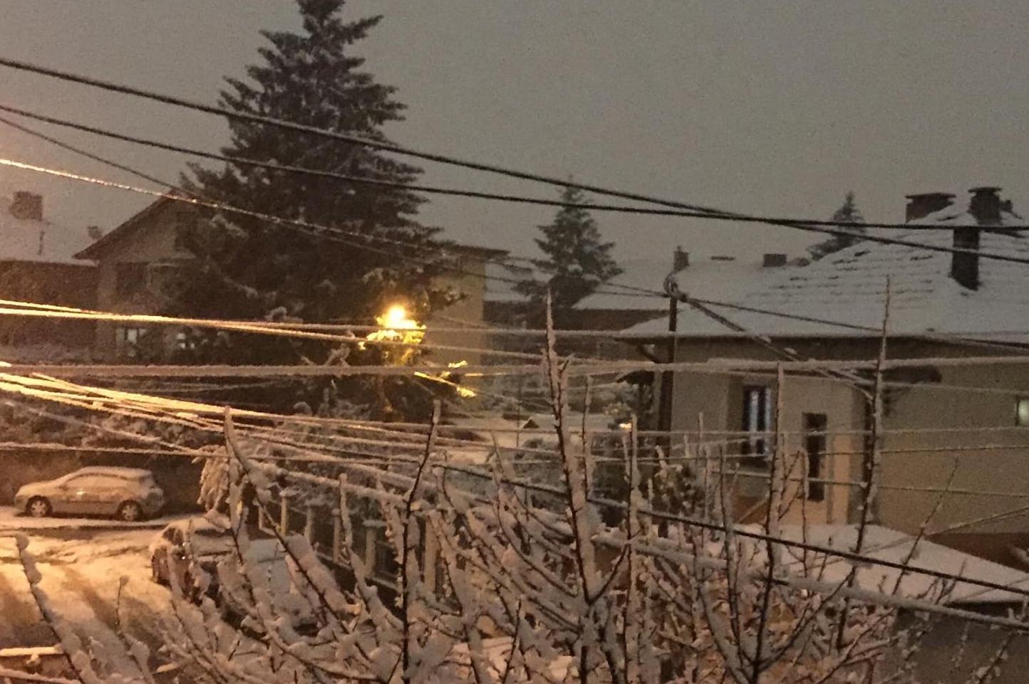 ЕРМ Запад: През нощта е възстановено електрозахранването на още близо 30 00