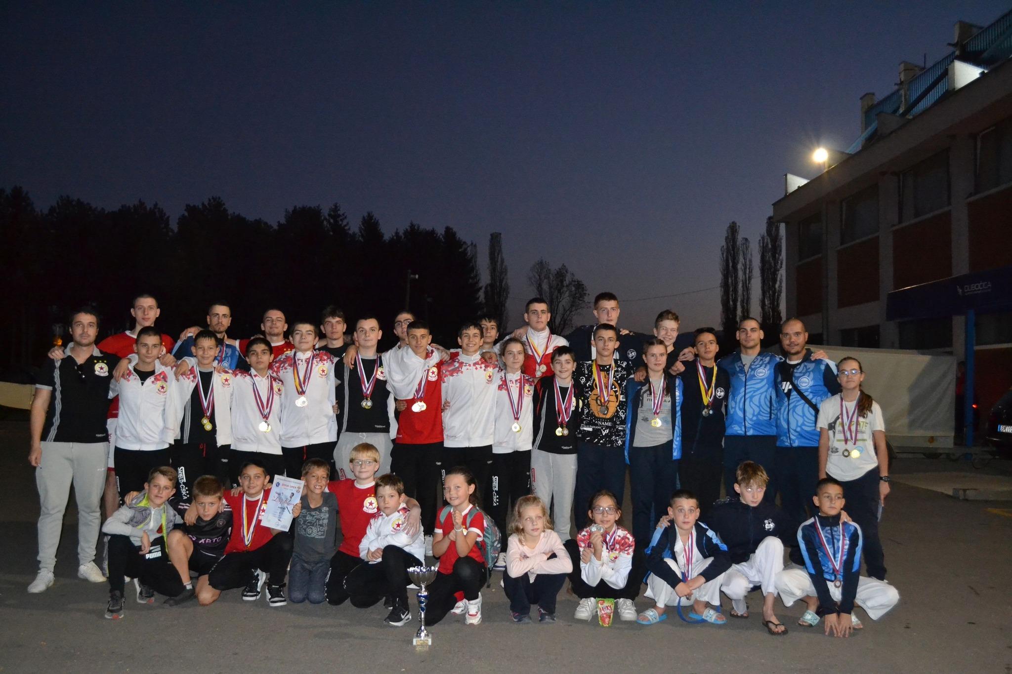 Каратеките на Нови Искър с цял куп медали от турнир в Северна Македония
