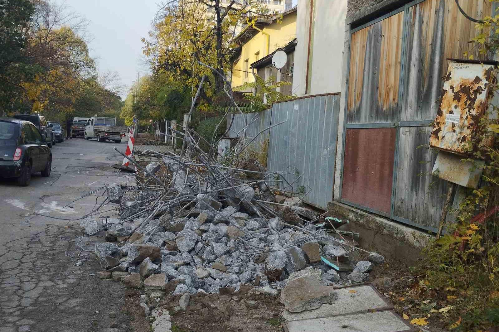 Изграждат нов тротоар на ул. „Самоков“ в столичния „Изгрев“
