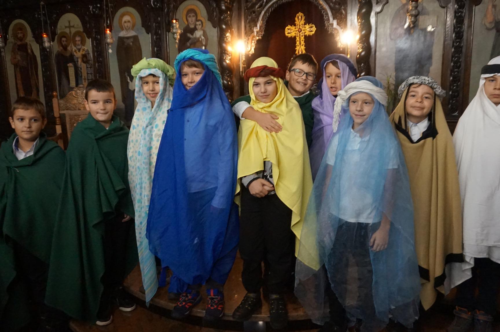 Деца от Банкя пресъздадоха мисията на светите братя Кирил и Методий (СНИМКИ