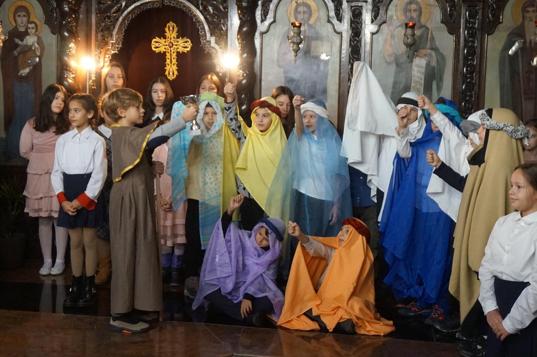 Деца от Банкя пресъздадоха мисията на светите братя Кирил и Методий (СНИМКИ
