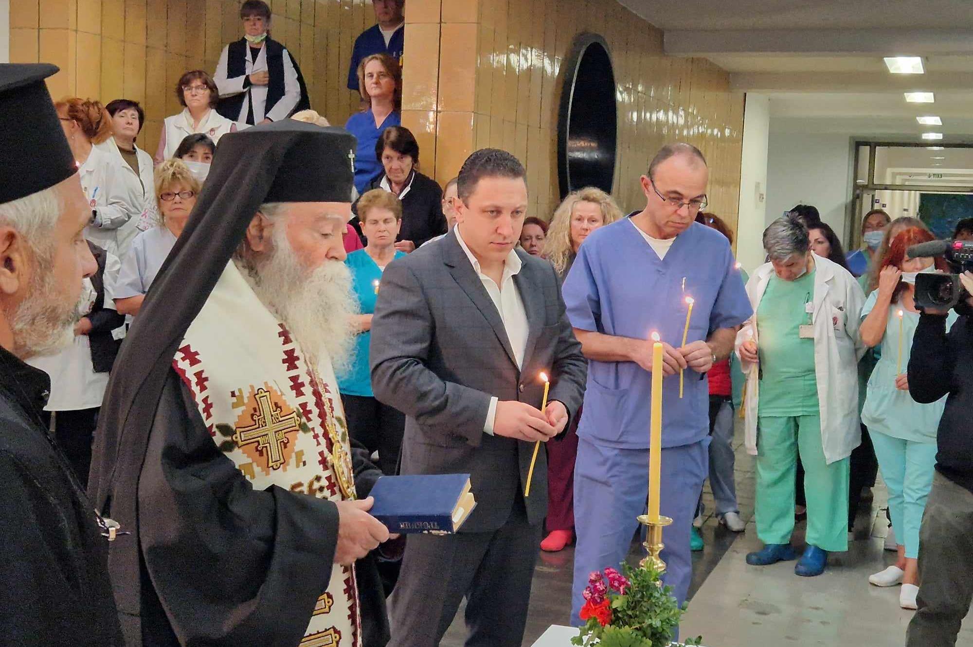 Митрополит Гавриил връчи дарение детското отделение на УНГ в столичната бол
