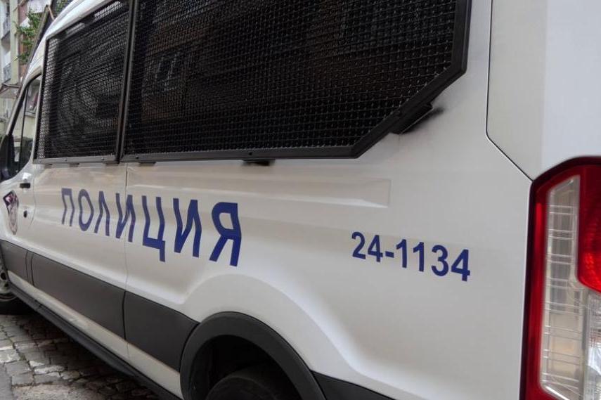 Съдът остави в ареста мъж, счупил стъклото на полицейски бус в София