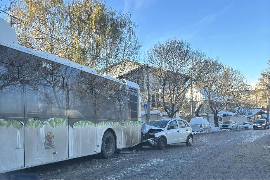 Ледът по столичните тротоари изпрати над 150 в "Пирогов"