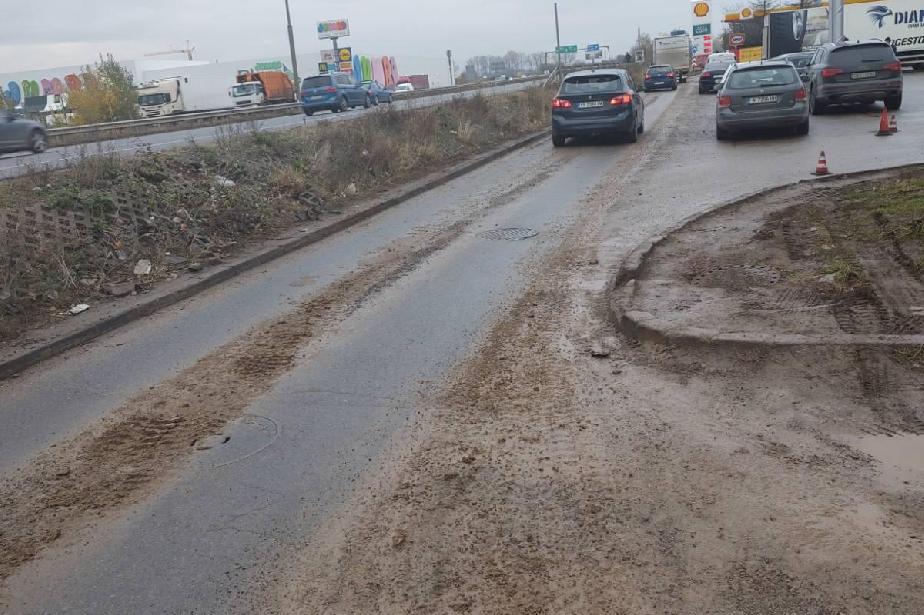 Санкция за строителна фирма заради кал по Ботевградско шосе