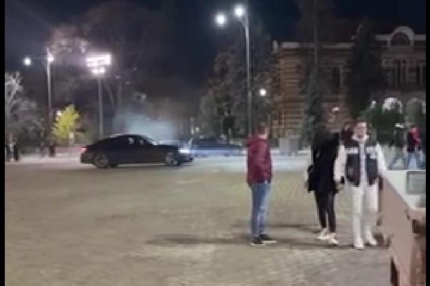 Заради опасен дрифт пред храм „Св. Ал. Невски“: Спряха от движение спортен 