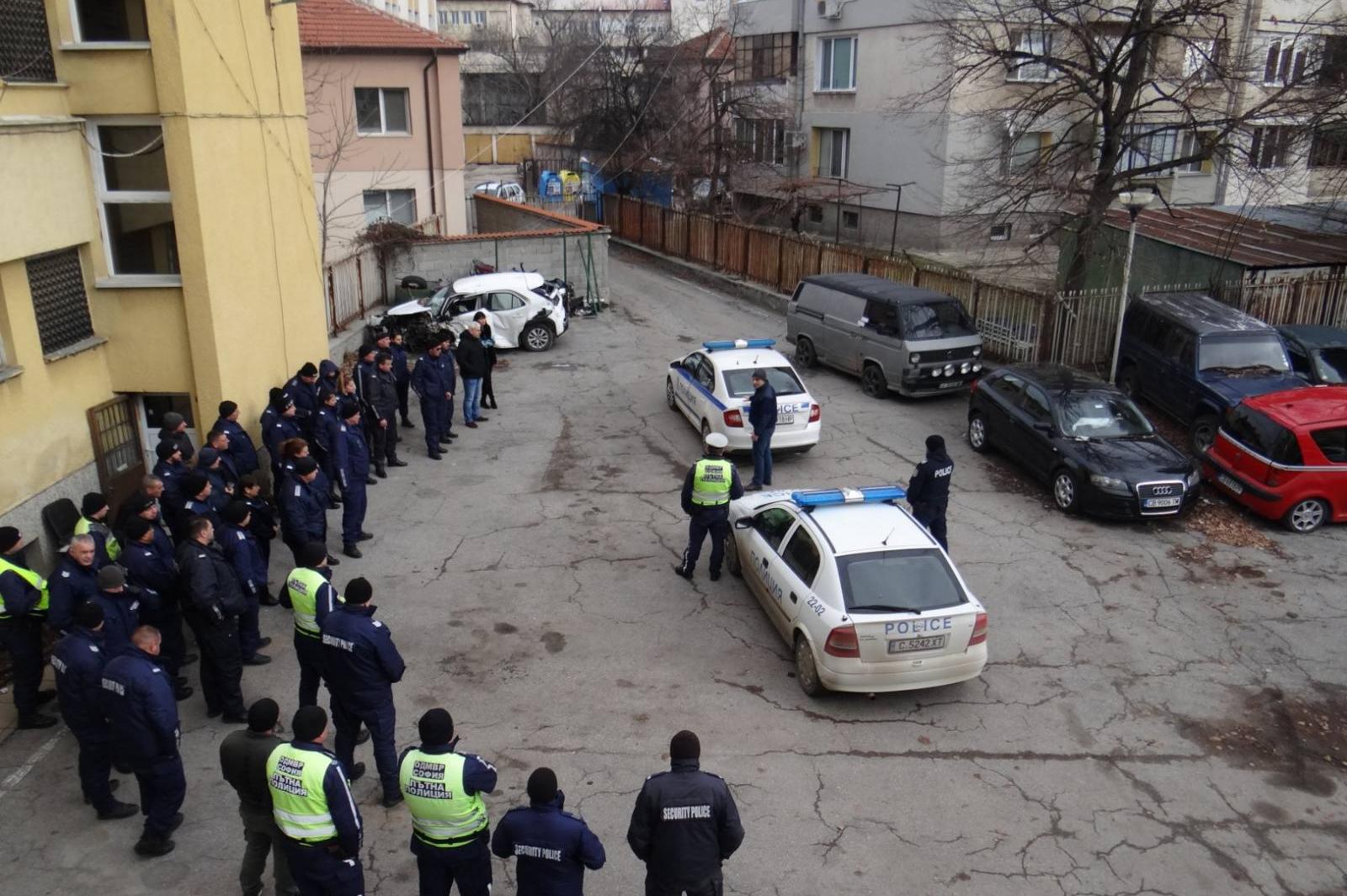 Полицаите в Софийско с практични занятия за кризисни ситуации  (СНИМКИ)