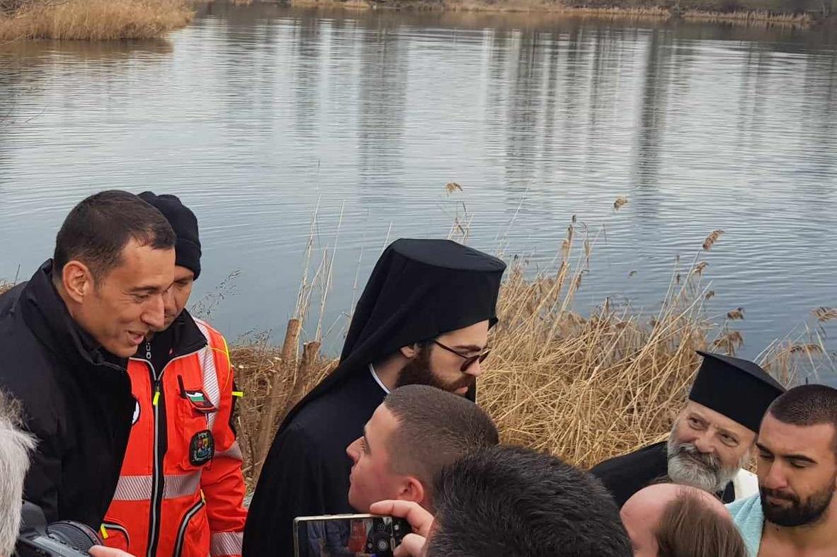 20-годишният Любомир Мутафчийски хвана Богоявленският кръст в София