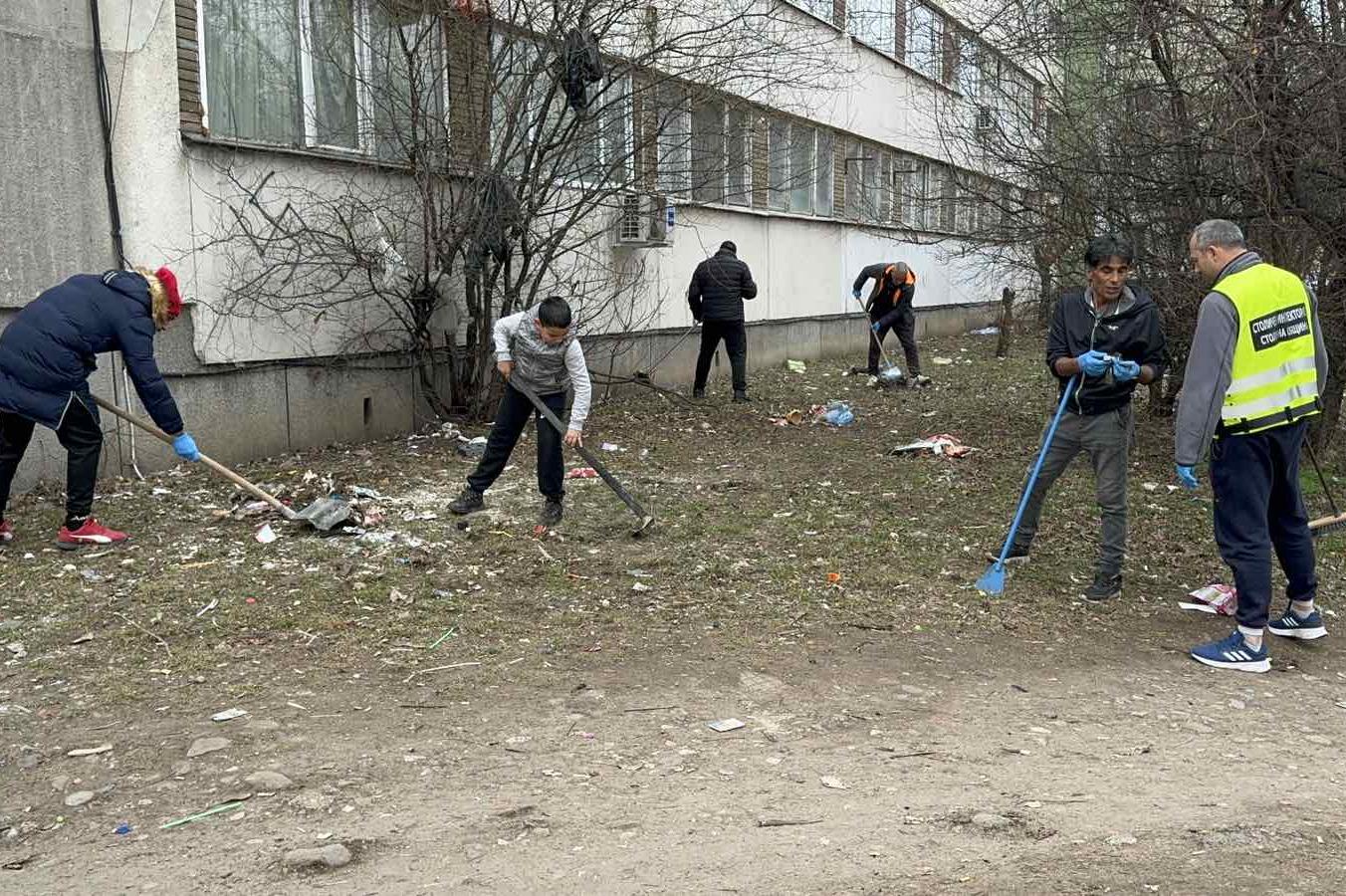 Жители на кв. Факултета се включиха в почистването на квартала
