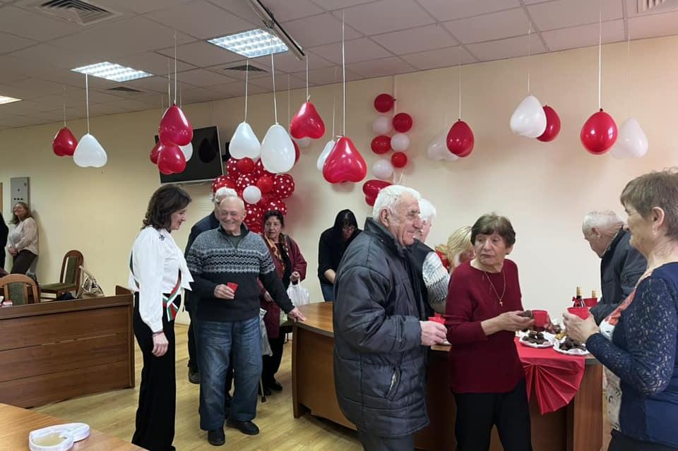 Двойки от няколко поколения празнуваха любовта в столичния Кремиковци