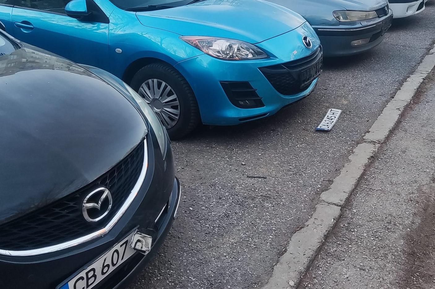 Неизвестен блъсна три паркирани коли в столичния Мусагеница