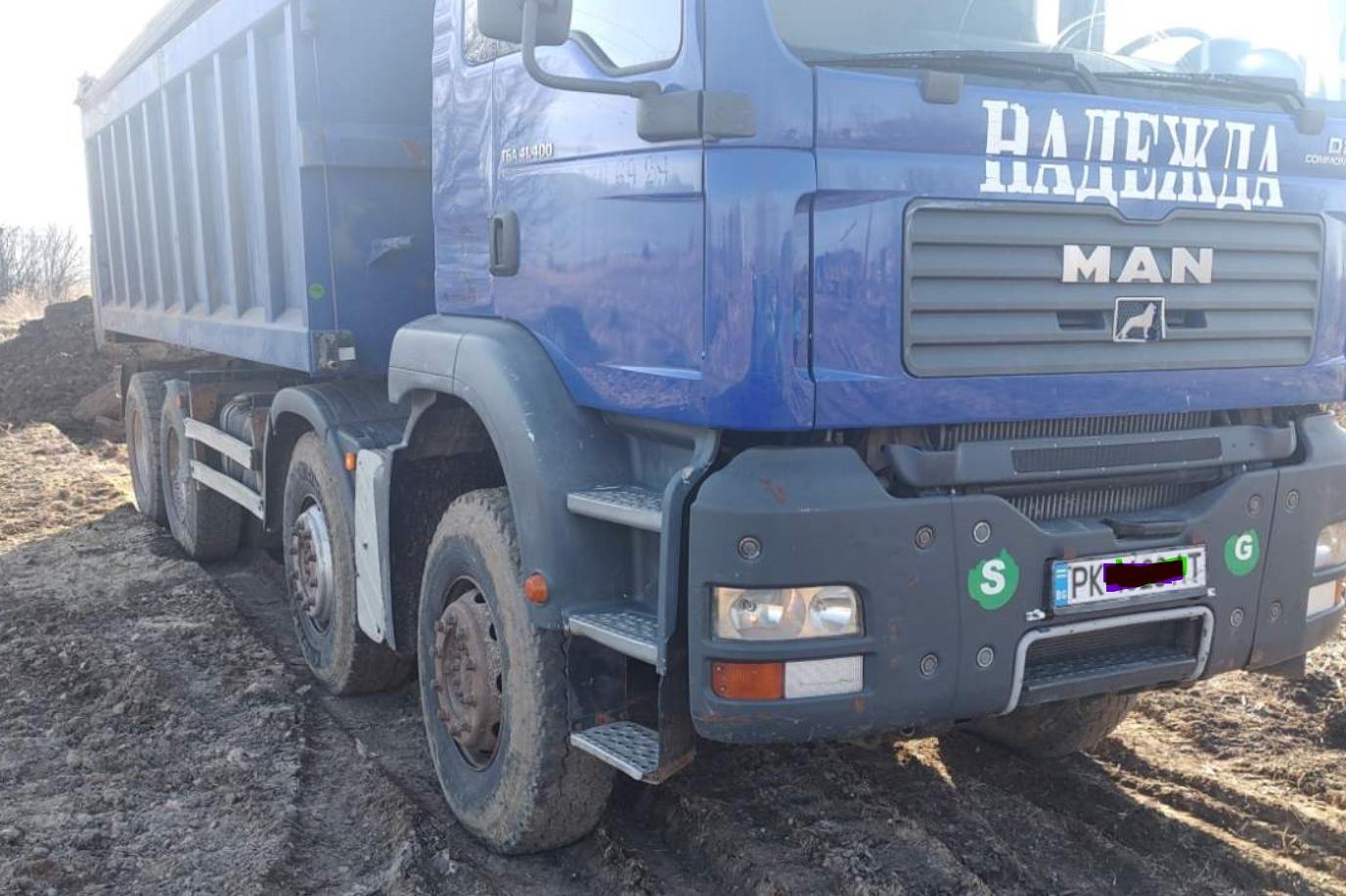 Санкция за шофьор на камион заради изсипана пръст край Казичене