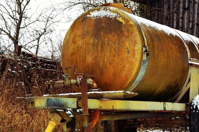 Столичните митничари задържаха над 6000 литра нефтопродукти край Лозен