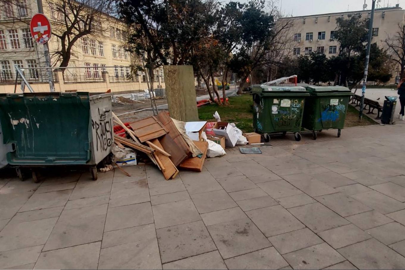 Столичанин получи акт заради струпани отпадъци на ул. Граф Игнатиев