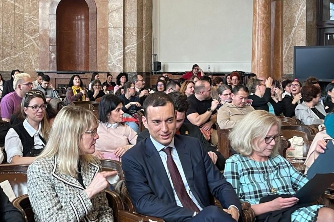 Кметът на София участва в конференция за българския жестов език