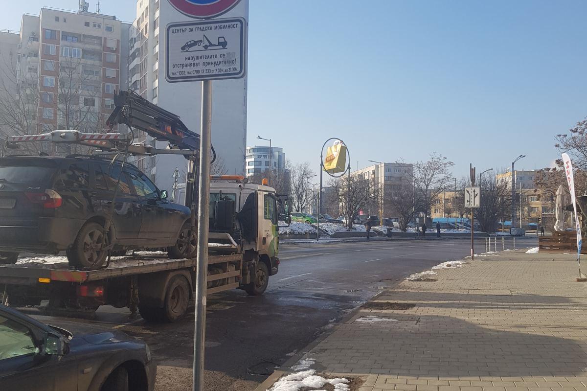Забраняват престоя и паркирането на улици в столичния Връбница заради смето