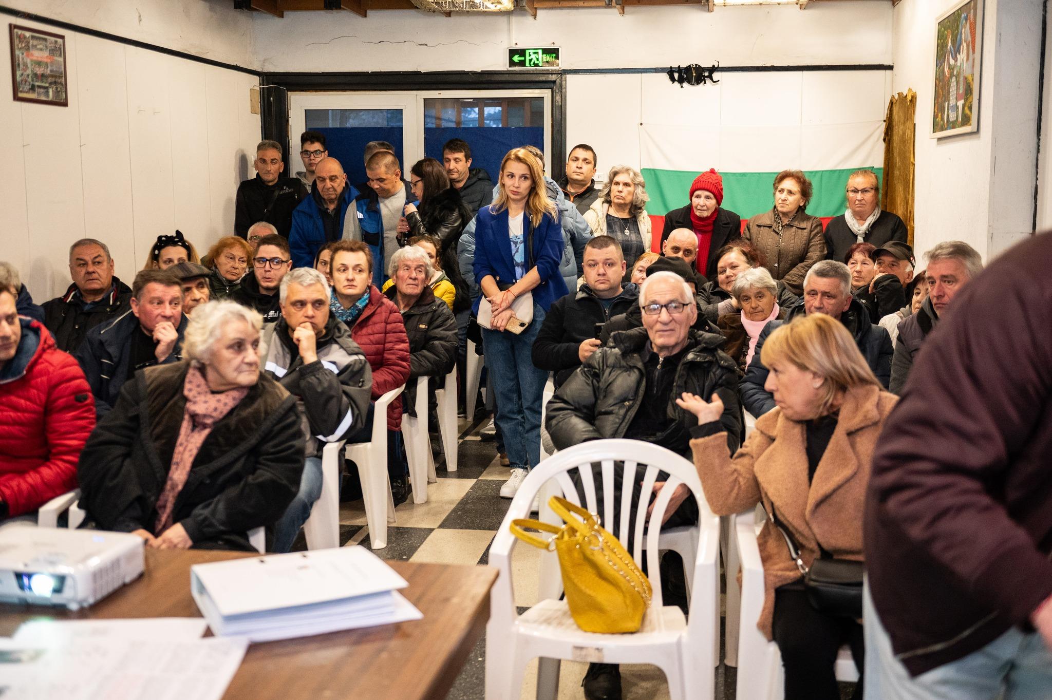 Граждани се събраха на разяснителна среща за новата канализация в Славовци 