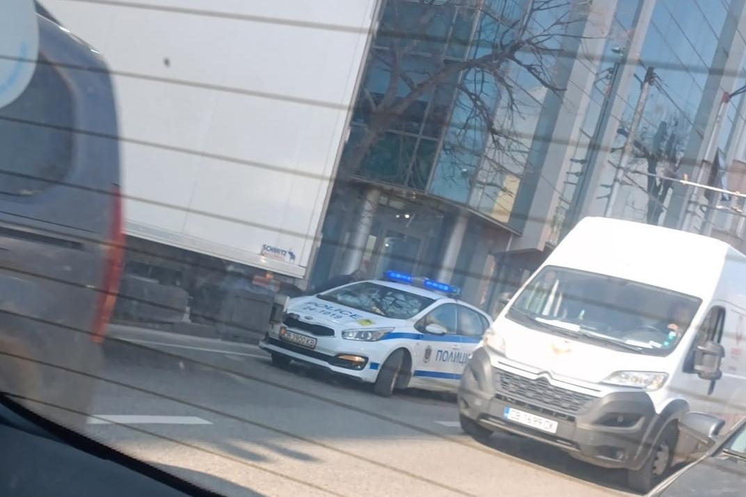 ТИР и кола се удариха на кръстовището между бул. България и бул. Гешов с Со