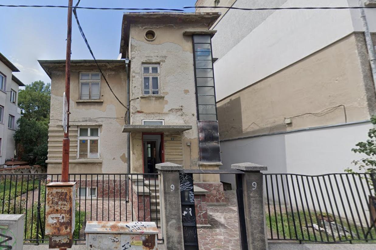 „Спасяват“ три емблематични сгради в София