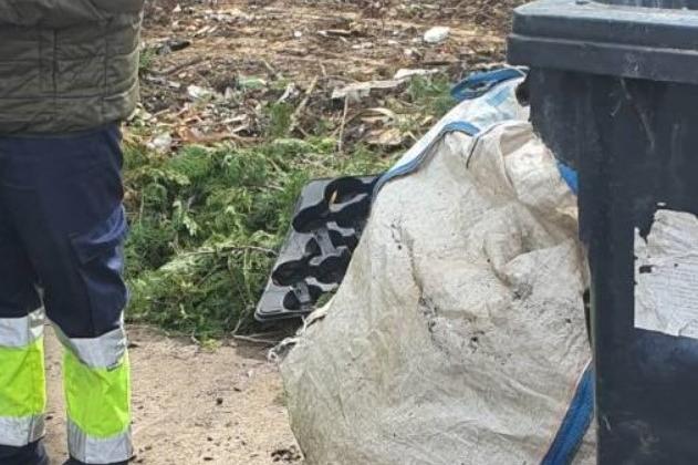 Санкция за двама столичани заради изхвърлени боклуци на ул. Витошки камбани
