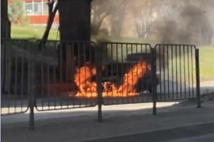 Лека кола се запали на столичния бул. Ал. Малинов