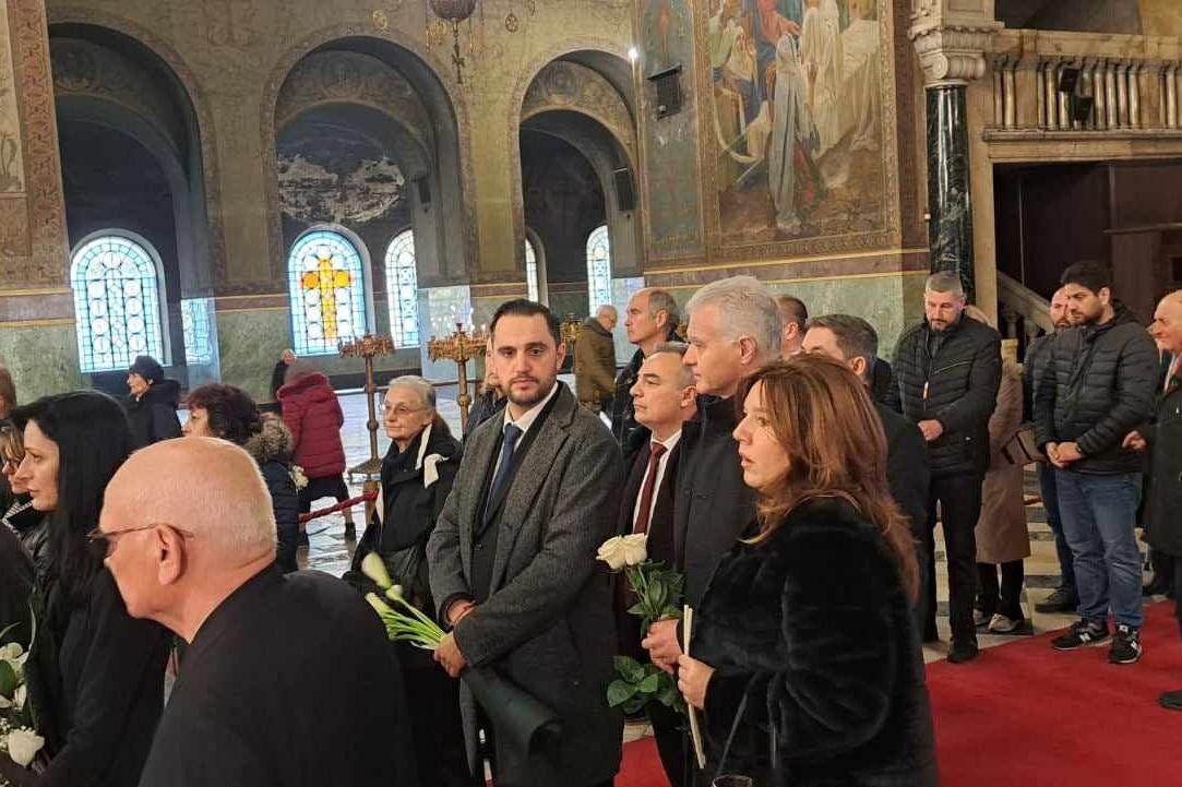 Председателят на СОС се поклони пред патриарх Неофит