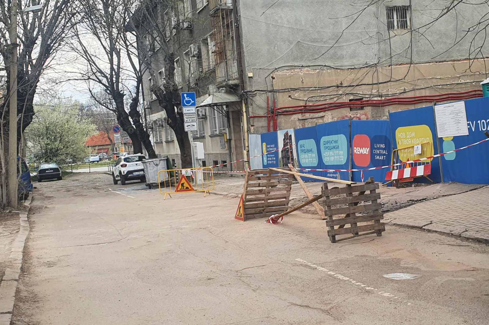 Акт за строител заради дървена преграда на столичната ул. Софроний Врачанск