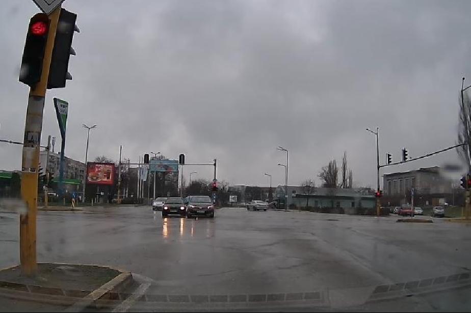 Врачанско БМВ блъсна Тойота на столичния "Г. М. Димитров" и избяга
