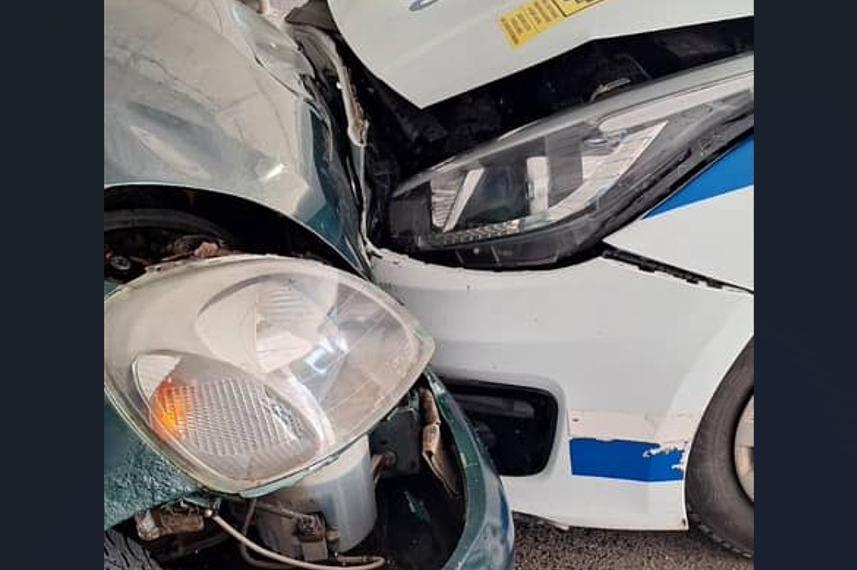 Патрулка и лек автомобил се удариха на Ботевградско в София