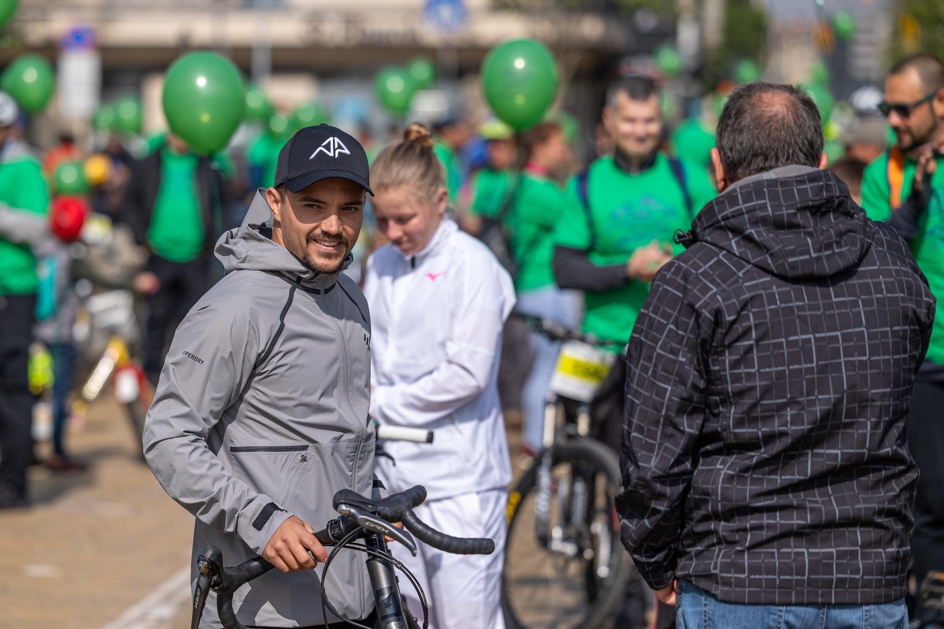Над 1000 колоездачи се включиха във велошествие за по-чист въздух в София (