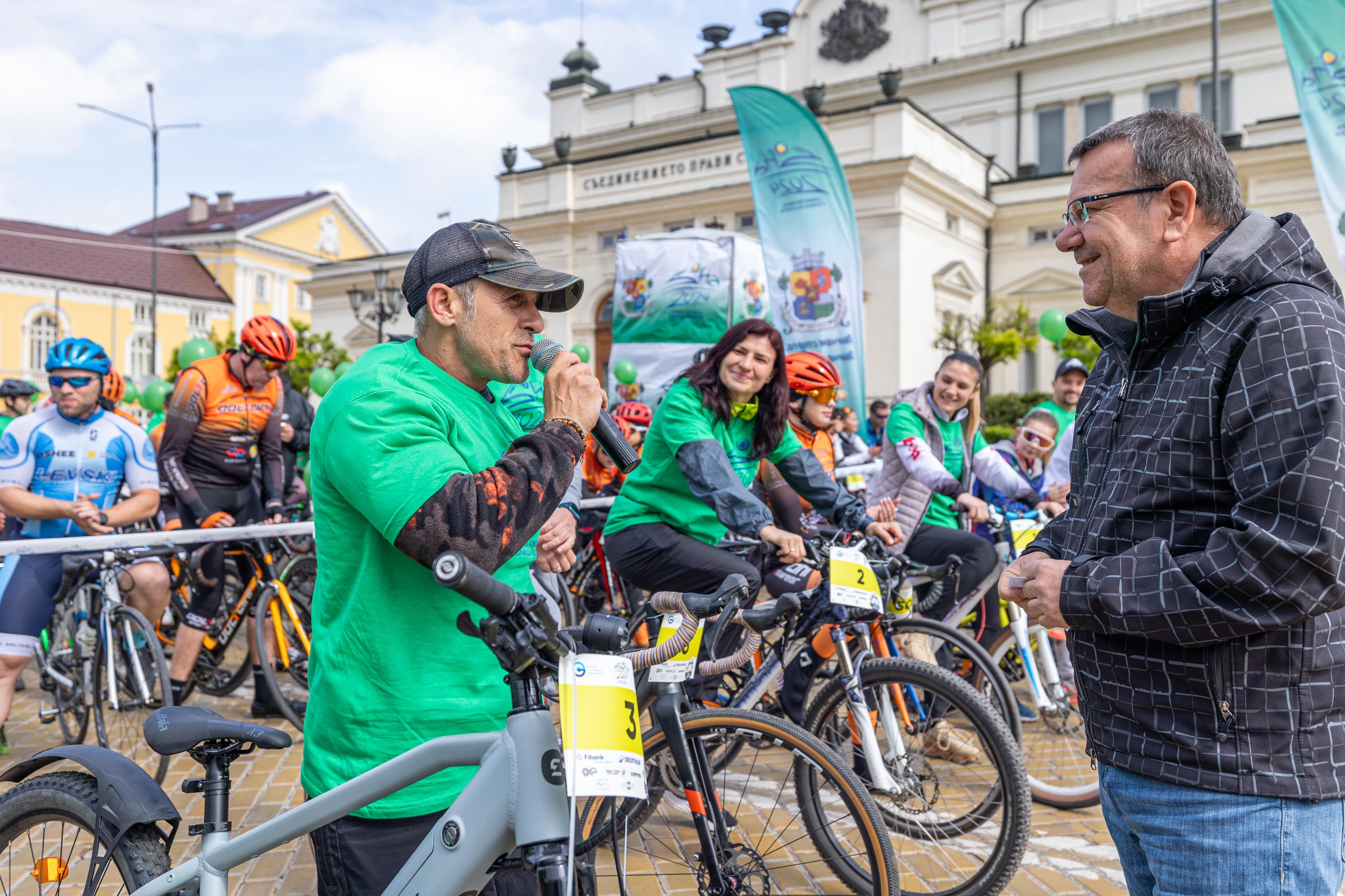 Над 1000 колоездачи се включиха във велошествие за по-чист въздух в София (