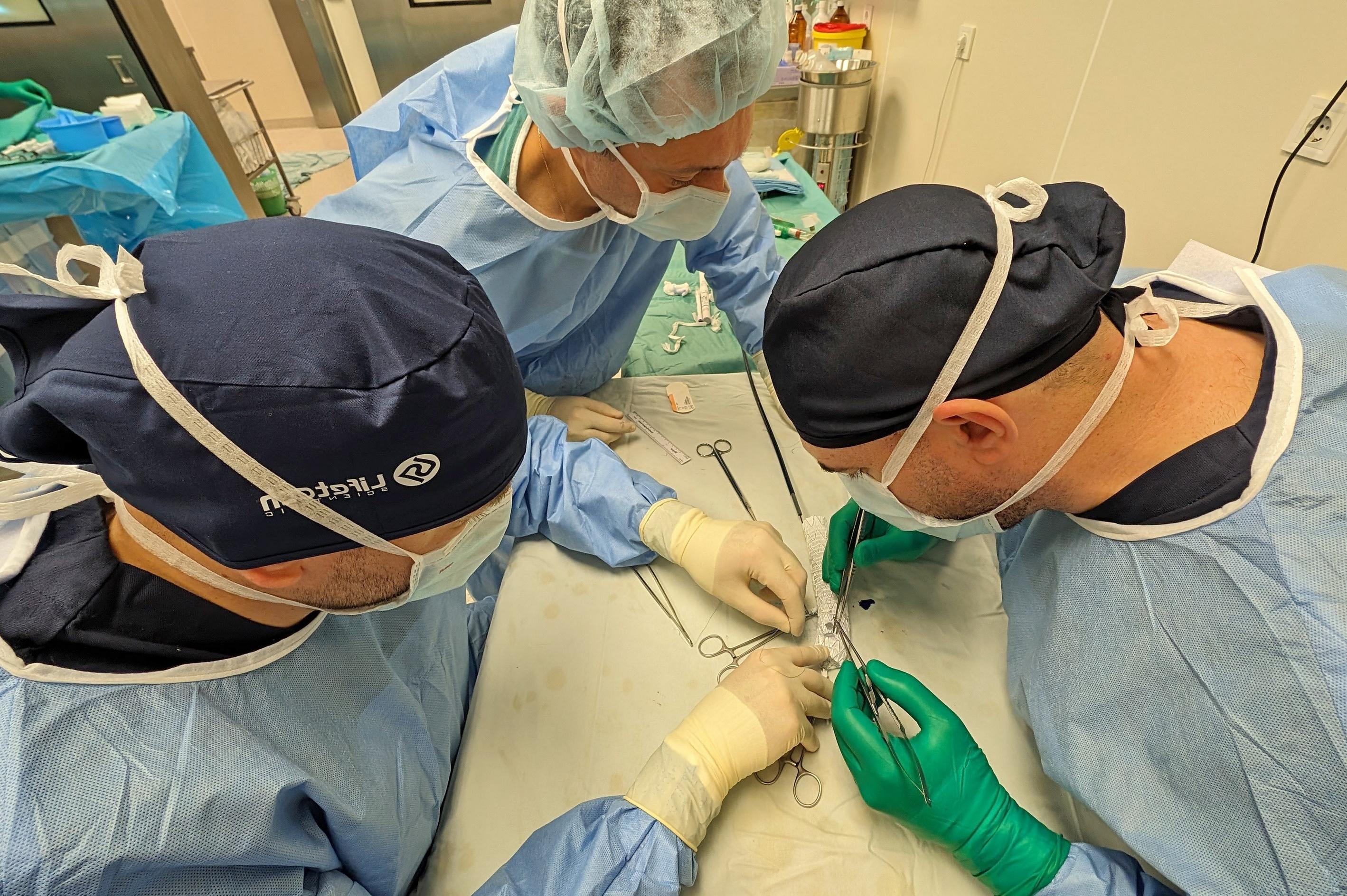 Лекари от ВМА-София спасиха 71-годишна жена с иновации в съдовата хирургия