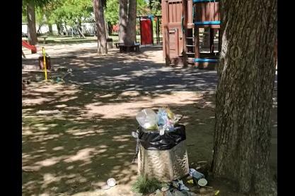 Кой трябва да изхвърля кошчетата от парковете в София?