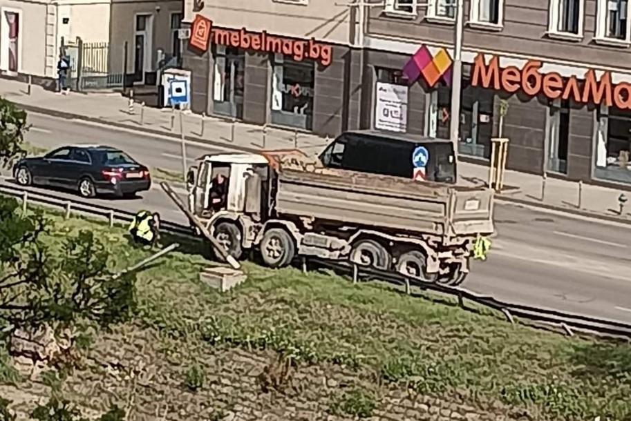 Камион катастрофира при Лъвов мост