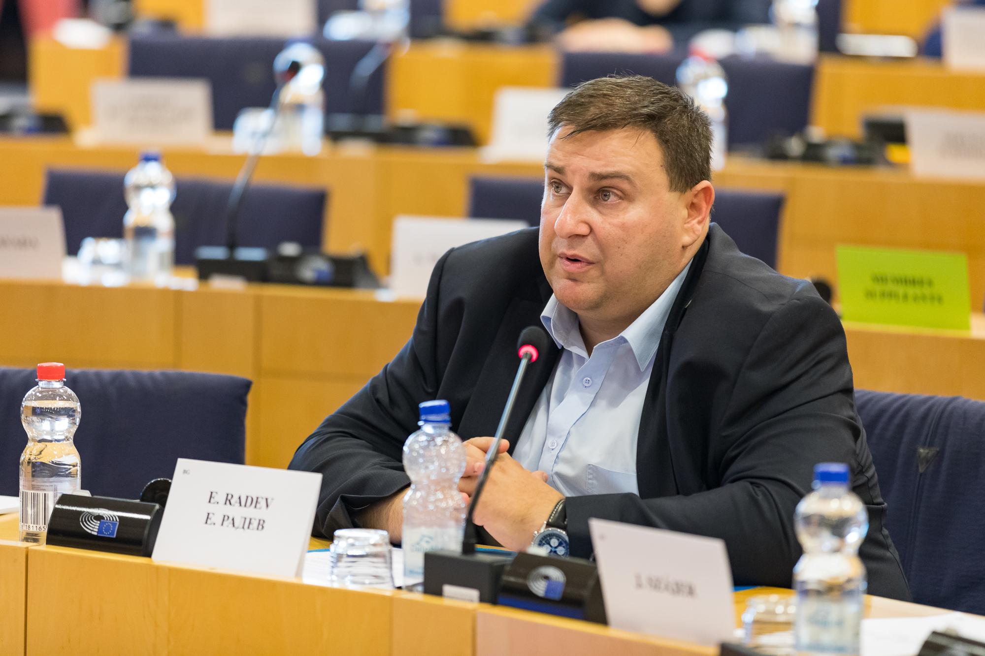 Емил Радев призова за стриктно прилагане на регулаторните мерки срещу злоуп