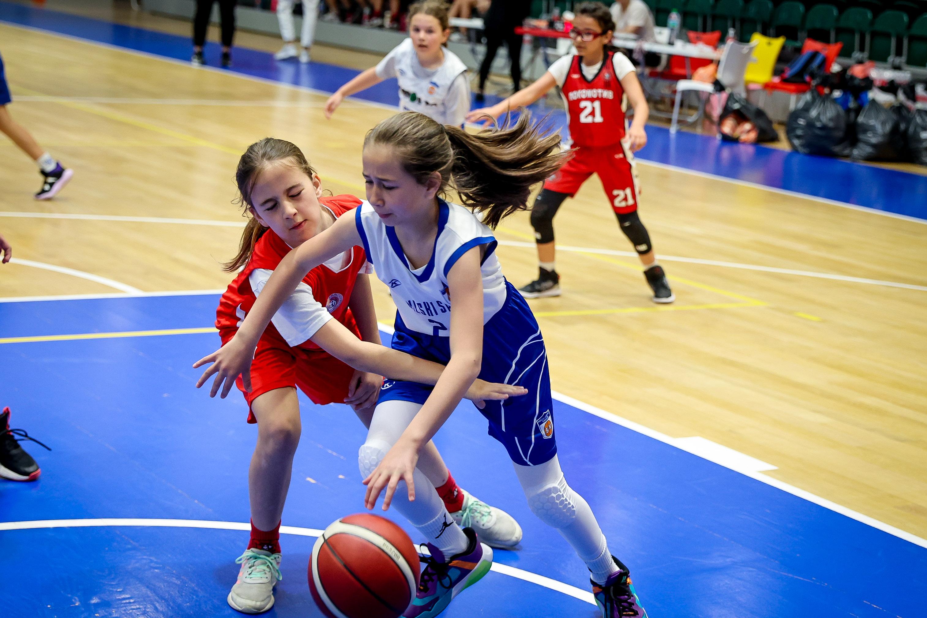 Министър Георги Глушков награди участниците в детски баскетболен турнир в С