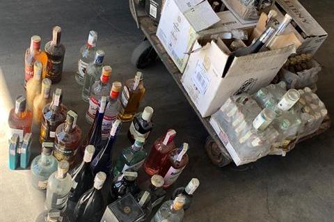 Полицията иззе 114 л незаконен алкохол от склад в Божурище