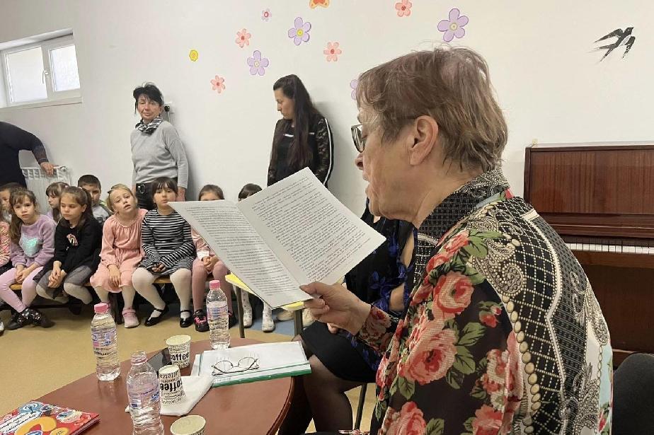 Надежда Захариева гостува на децата от столичната ДГ "Веса Паспалеева"