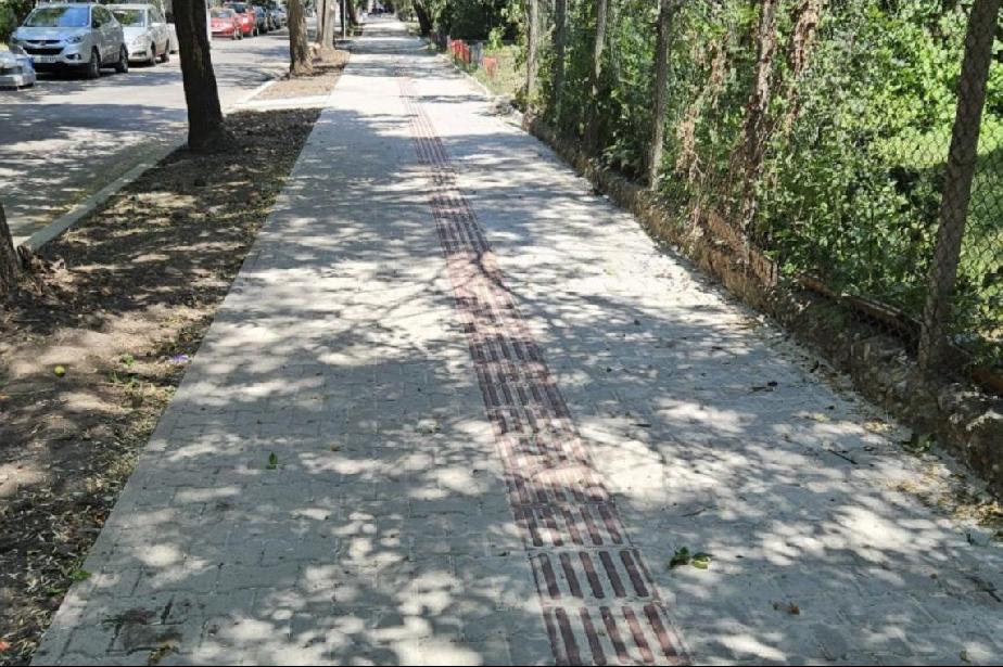 Ремонтират още тротоари в столичния Триадица