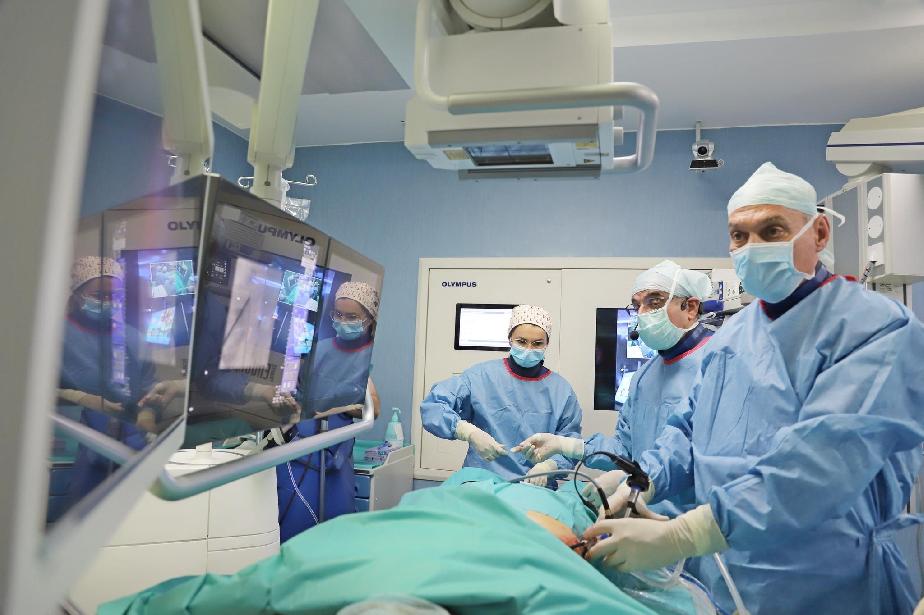 Медици от над 40 държави наблюдаваха операции на живо от ВМА-София