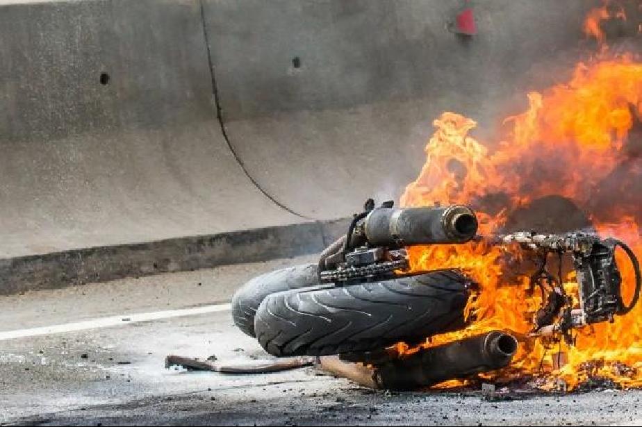 Мъж от Костинброд подпали краден мотоциклет пред очите на полицаи